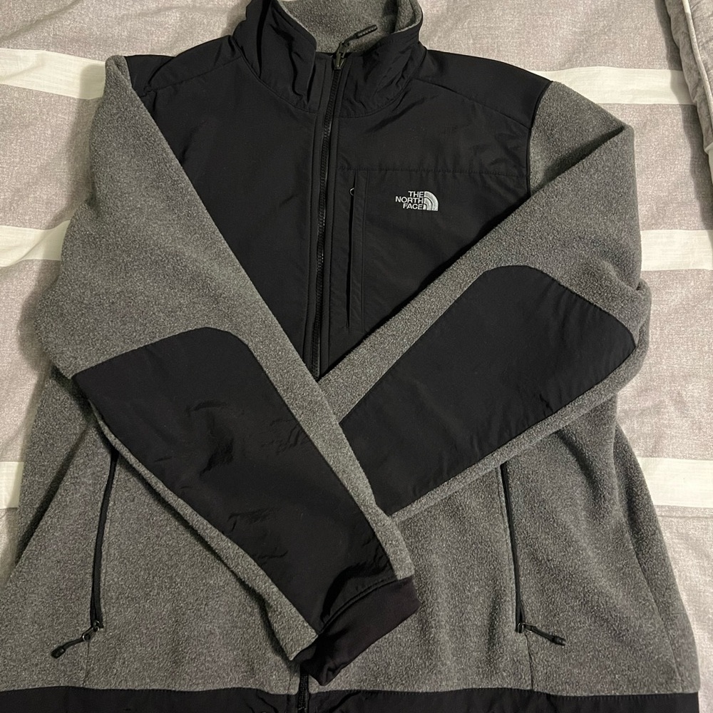 North face womens jacket- never worn